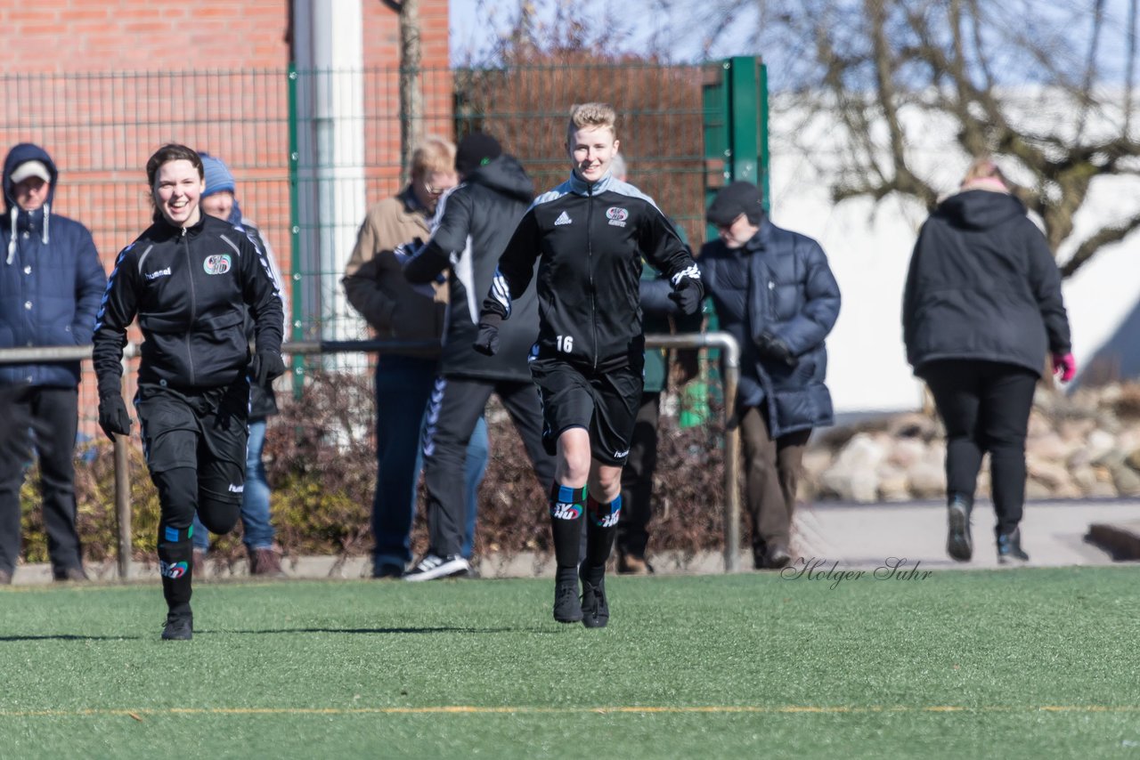 Bild 102 - B-Juniorinnen Halbfinale SVHU - Holstein Kiel : Ergebnis: 3:0